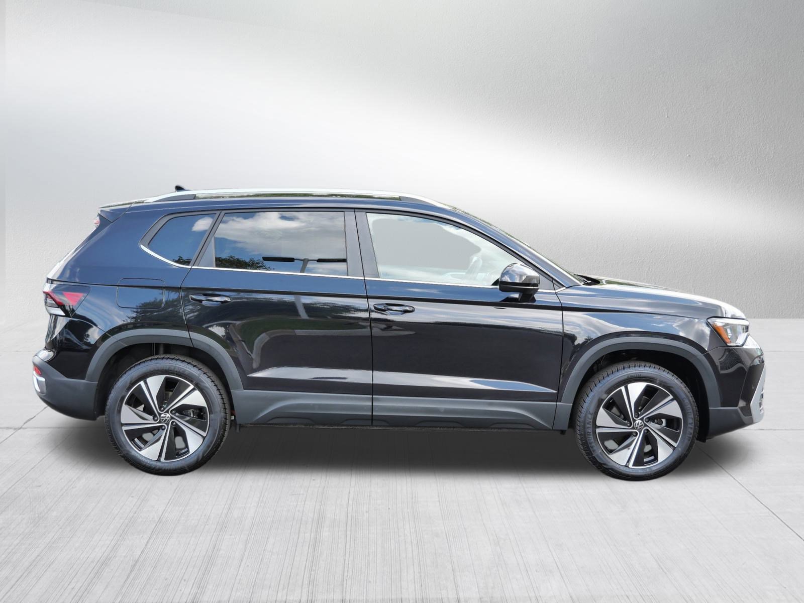 2025 Volkswagen Taos SE photo 6
