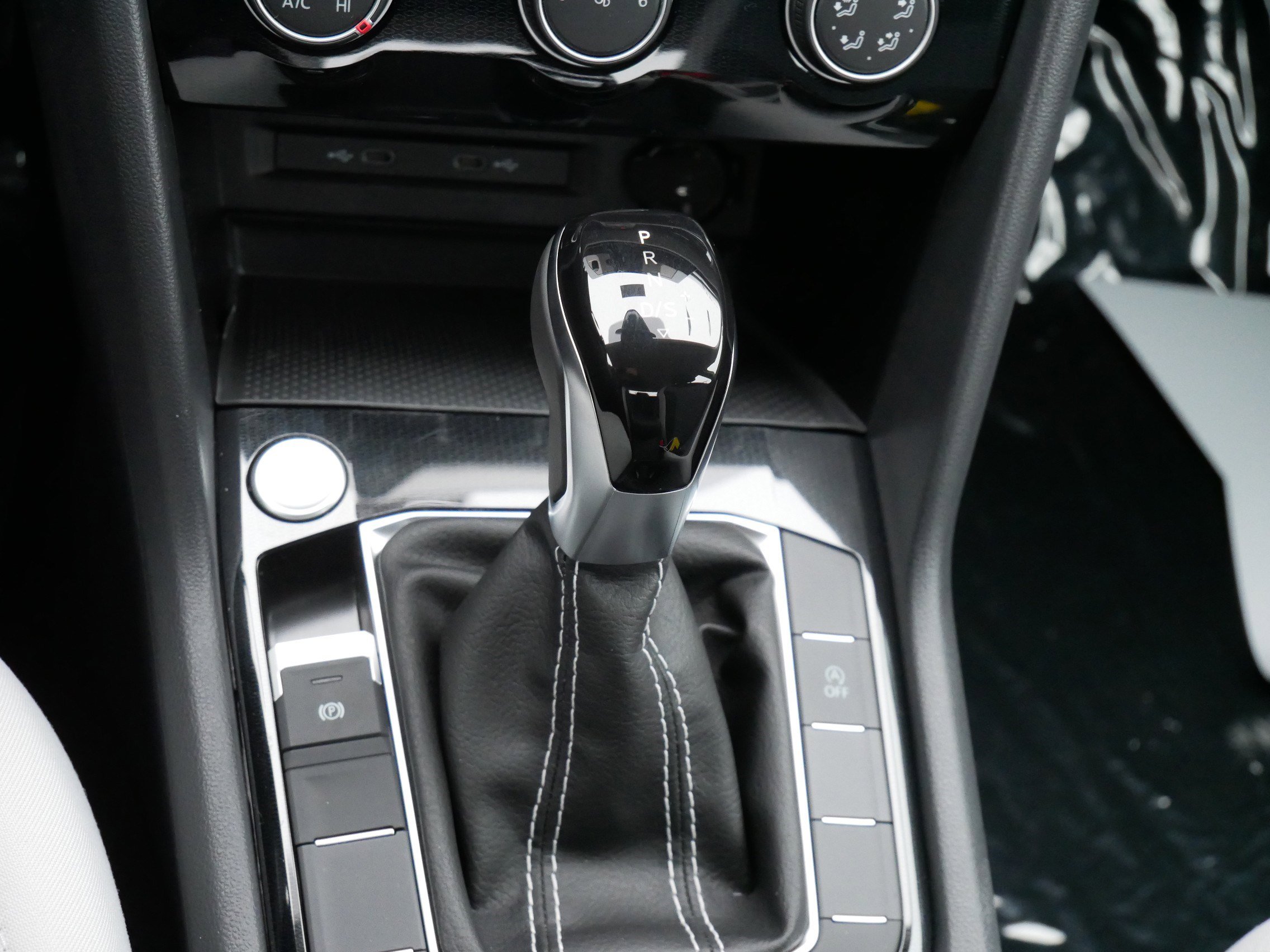 2025 Volkswagen Taos S photo 4