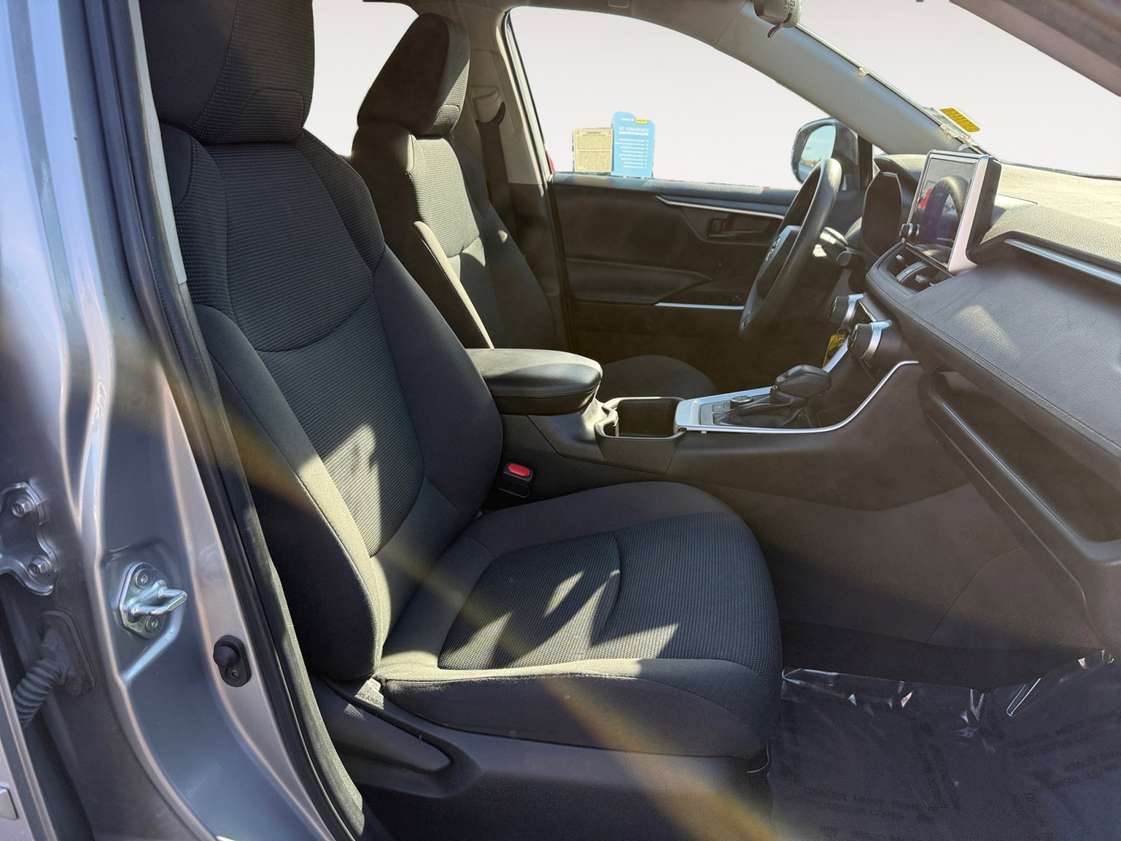 2023 Toyota RAV4 Hybrid LE photo 18