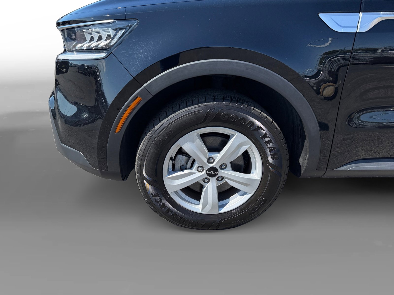 2023 Kia Sorento LX photo 9