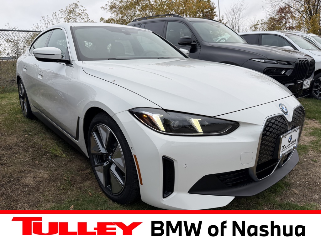 2025 BMW i4 40's photo