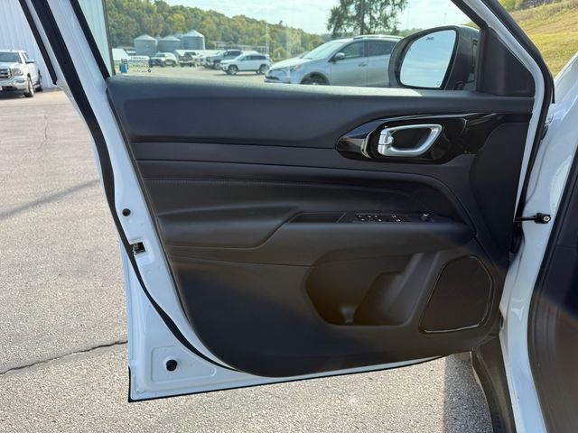 2026 Jeep Compass Latitude photo 13