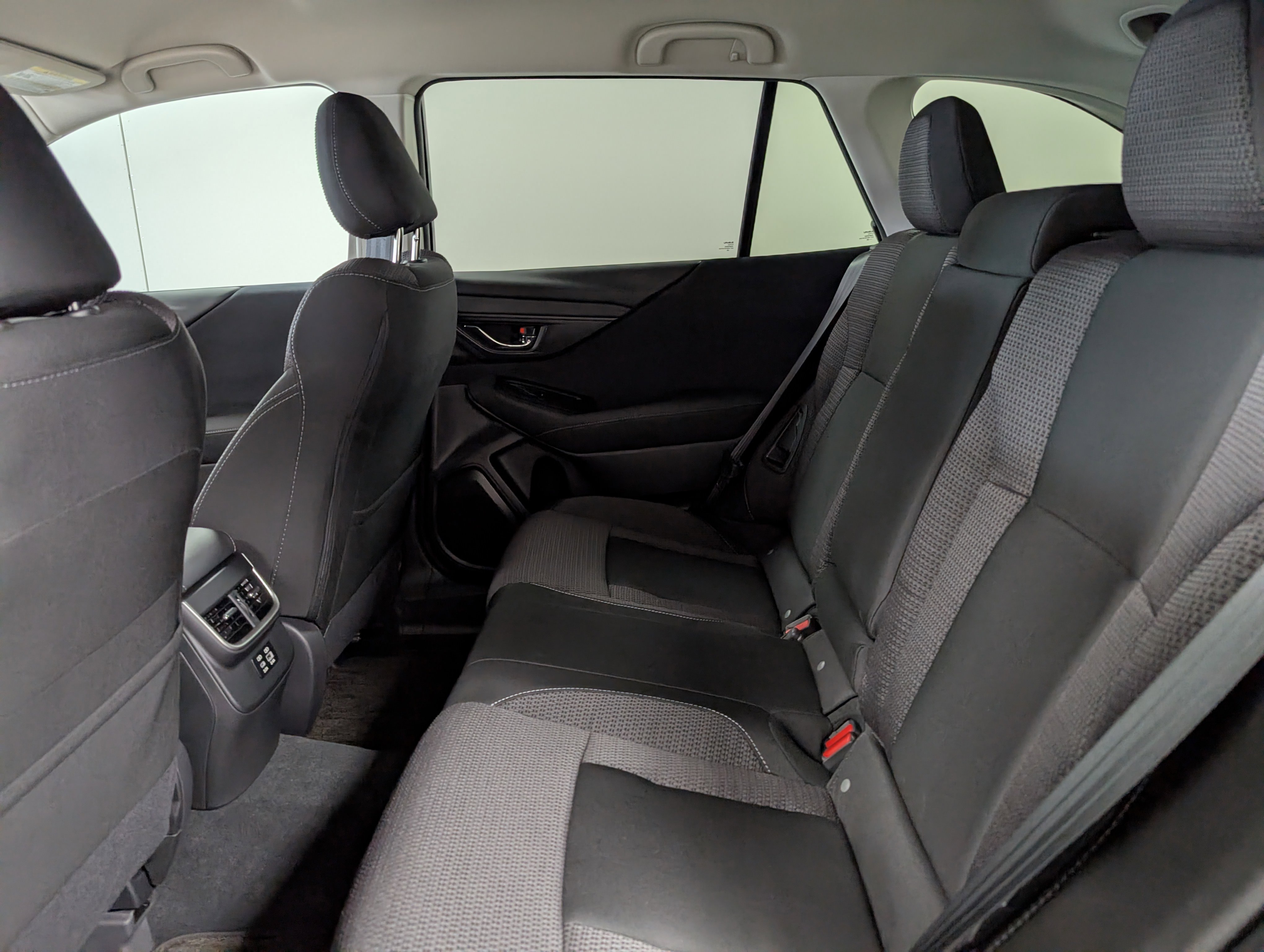 2025 Subaru Outback Premium photo 2