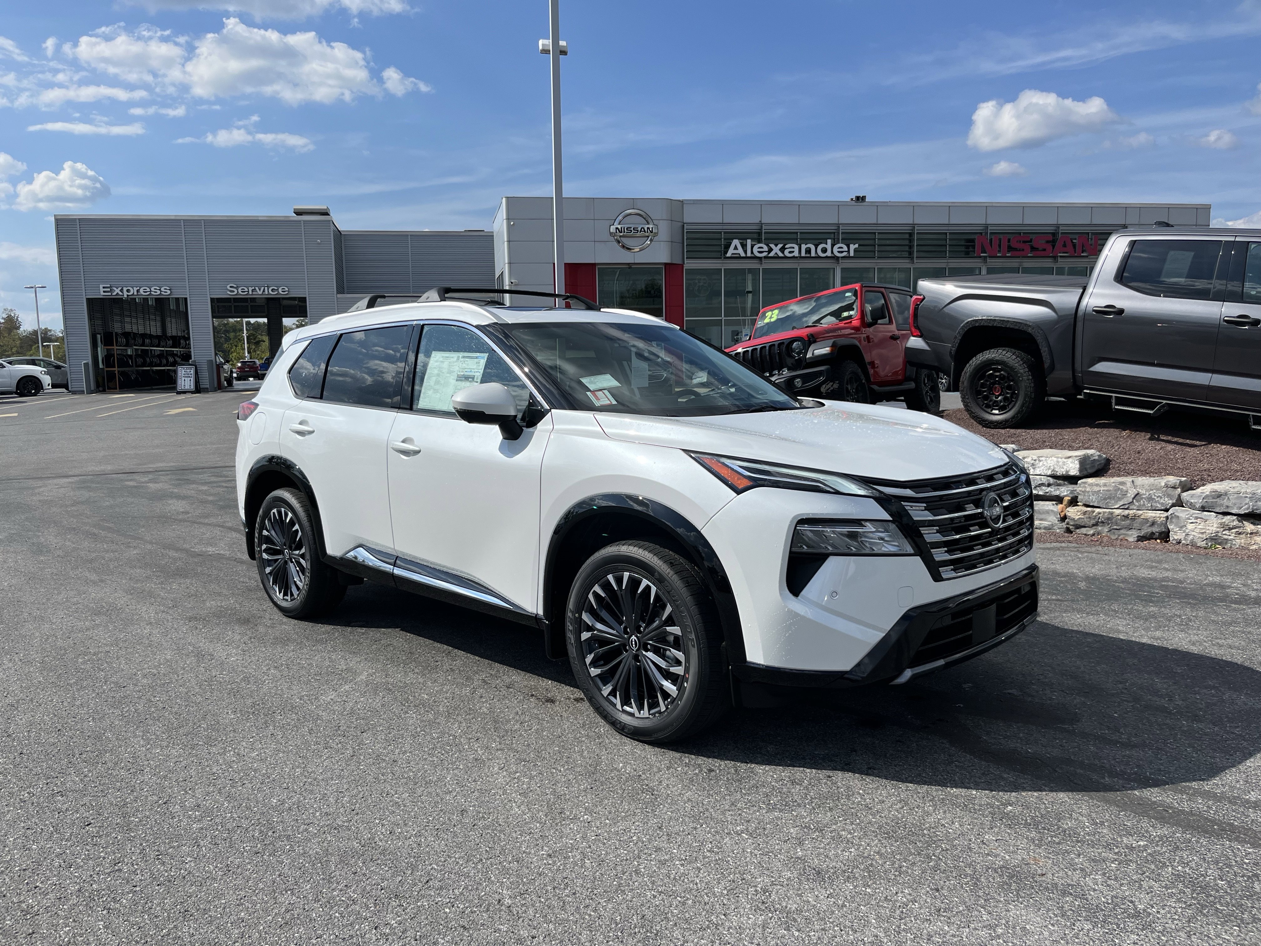 2026 Nissan Rogue Platinum's photo