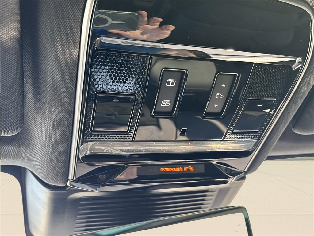 2025 Land Rover Range Rover SE photo 19