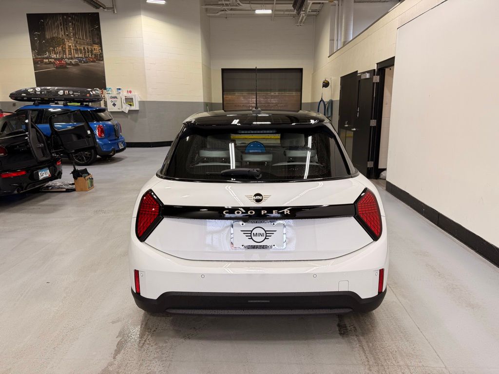 2026 Mini Cooper 4 Door Hardtop Oxford Edition photo 4