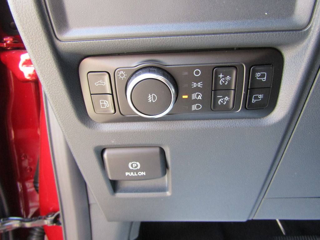 2025 Ford F-150 XLT photo 17