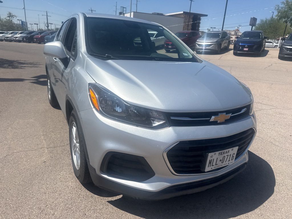 2019 Chevrolet Trax LS photo 2