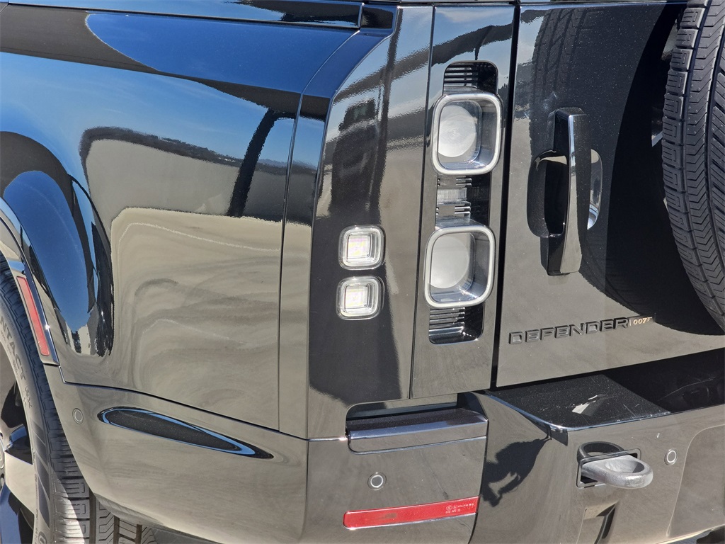 2023 Land Rover Defender 130 X photo 30