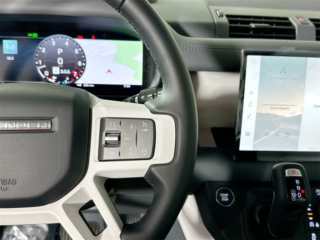 2025 Land Rover Defender 110 X-Dynamic SE photo 13