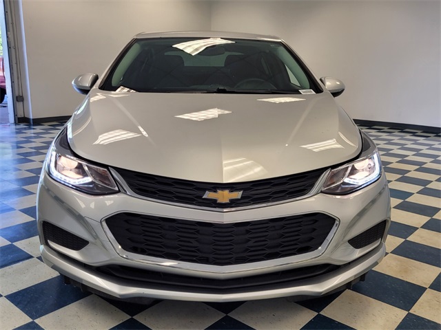 2017 Chevrolet Cruze LT photo 2