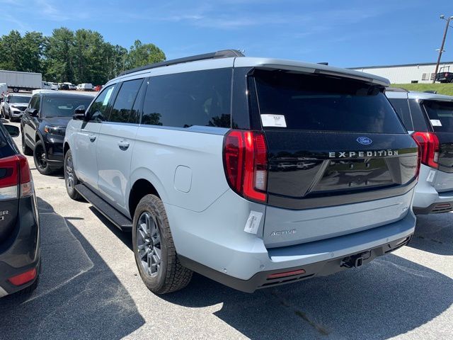 2025 Ford Expedition MAX photo 3
