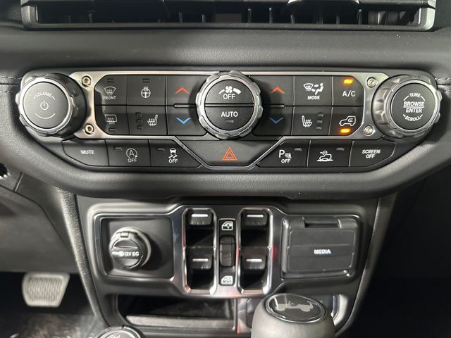 2025 Jeep Wrangler Sahara photo 16