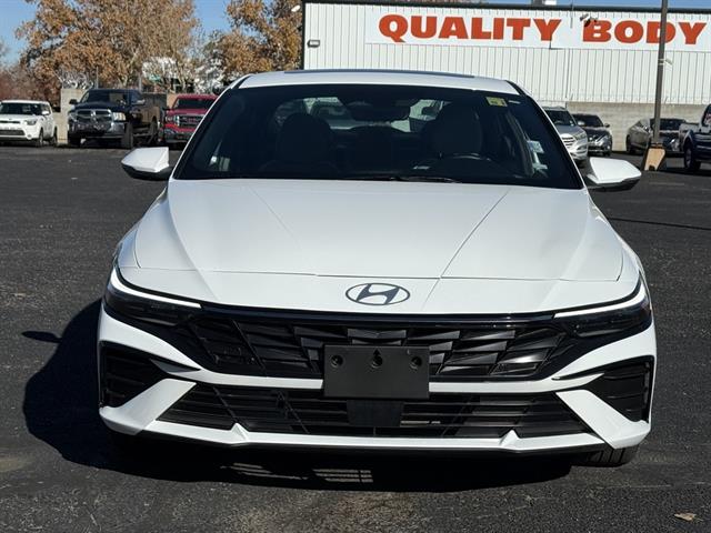 2025 Hyundai Elantra Limited photo 3