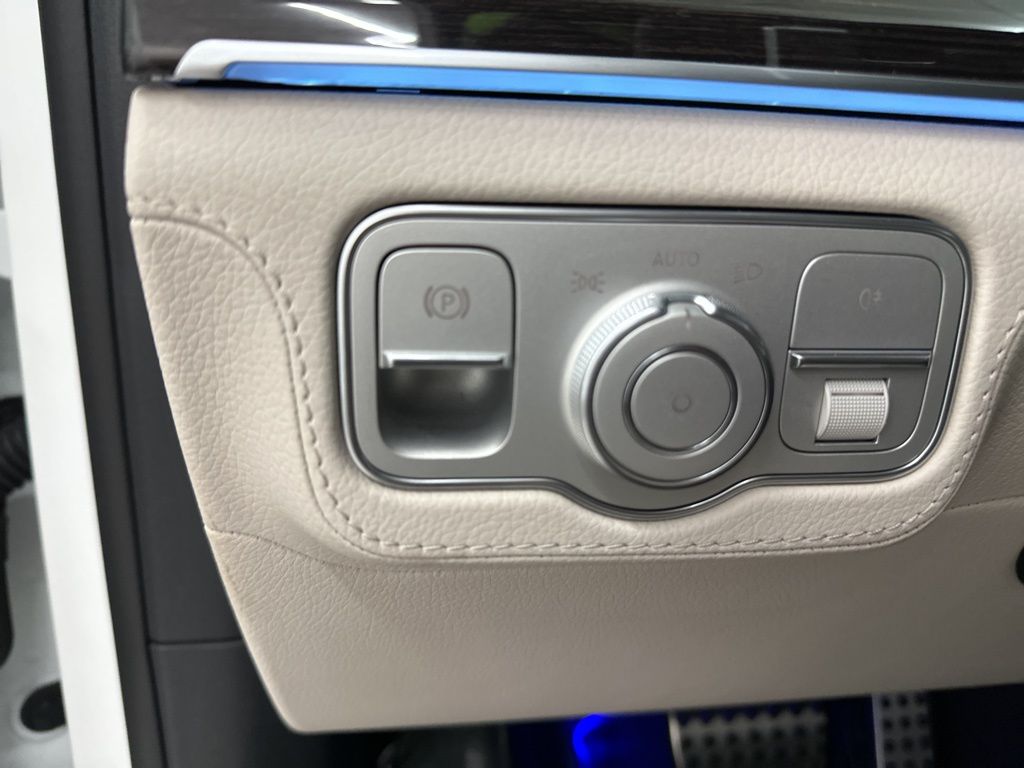 2026 Mercedes Benz GLS 450 4MATIC photo 18