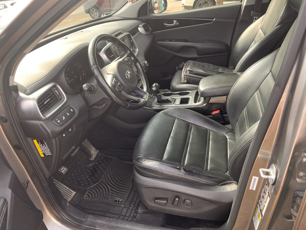 Used 2016 Kia Sorento EX with VIN 5XYPHDA13GG013643 for sale in Loveland, CO