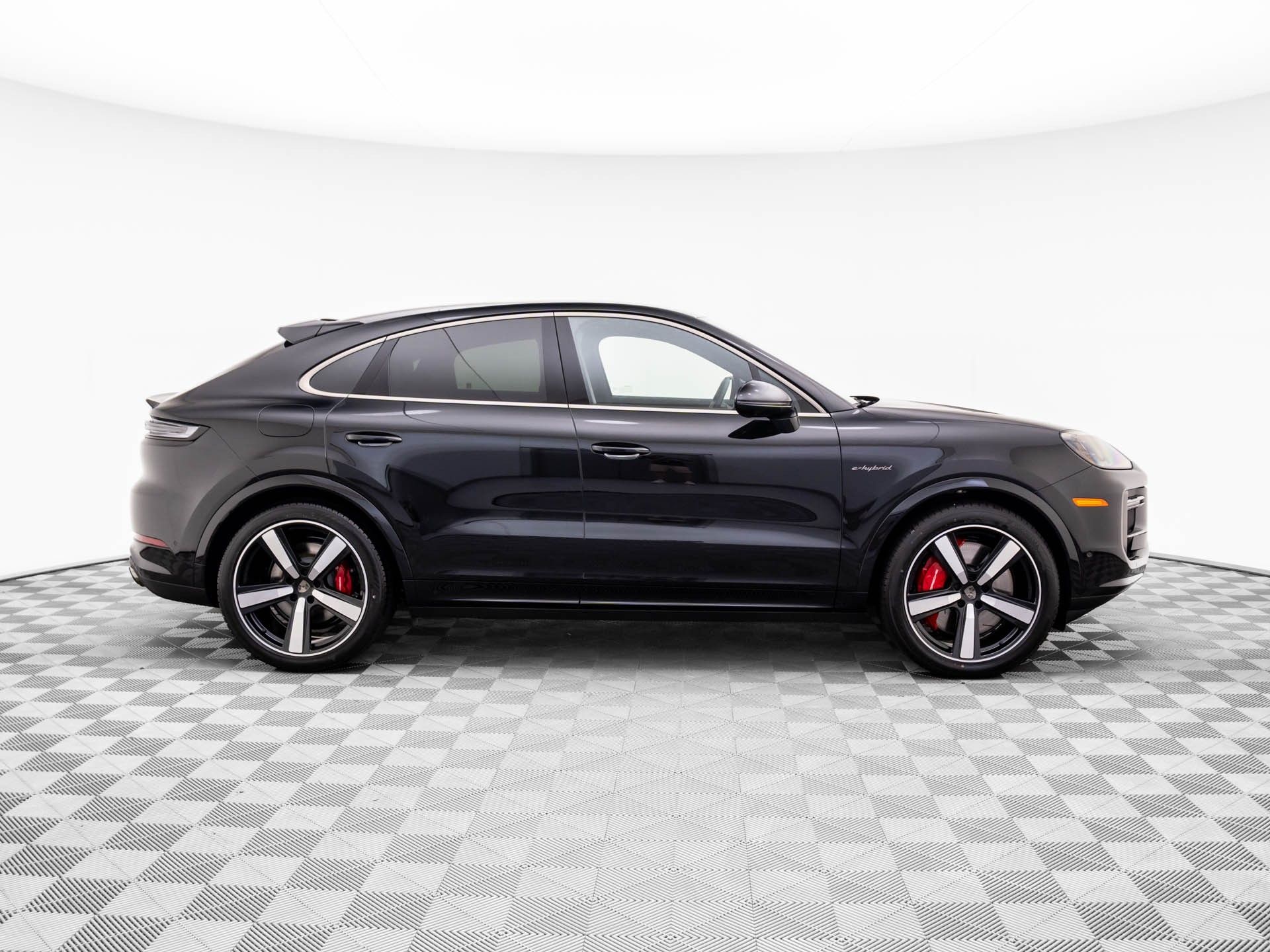 2025 Porsche Cayenne Turbo E-Hybrid Coupe photo 7