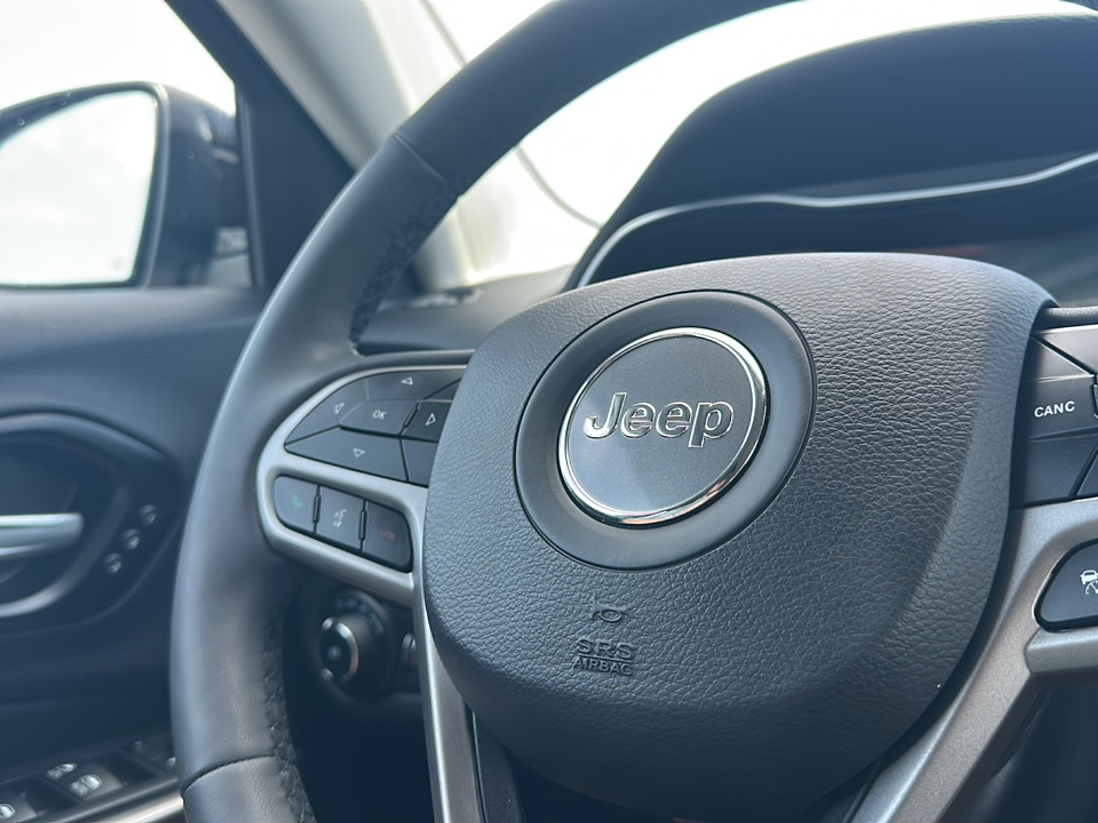 2022 Jeep Cherokee Limited photo 7