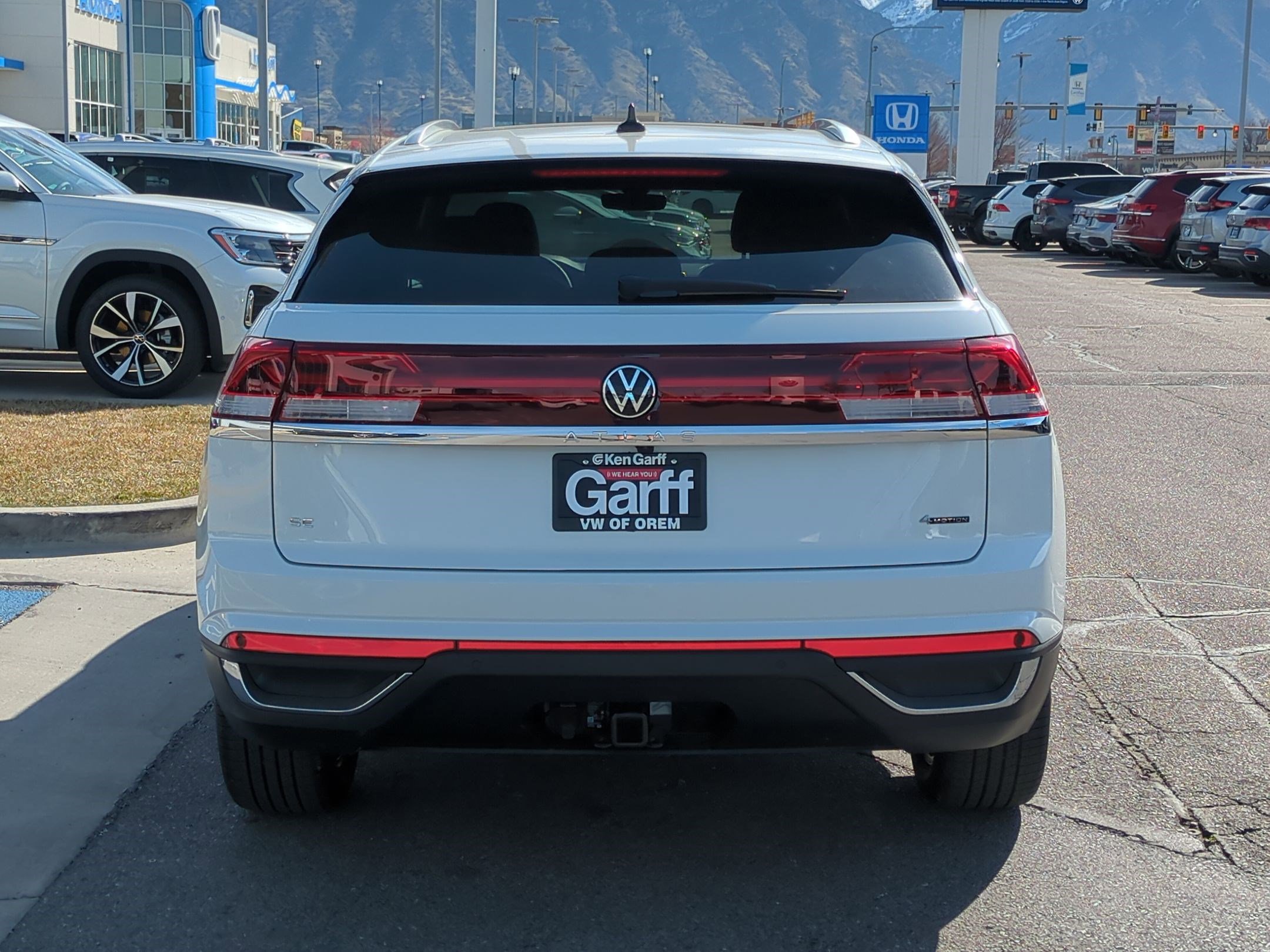 2025 Volkswagen Atlas Cross Sport SE Technology photo 2