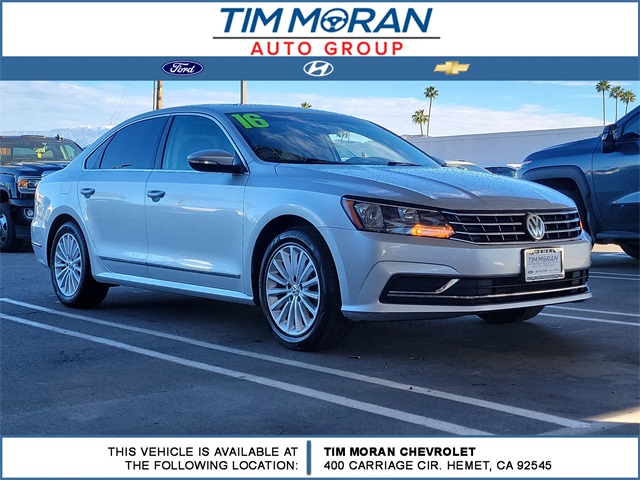 2016 Volkswagen Passat SE's photo