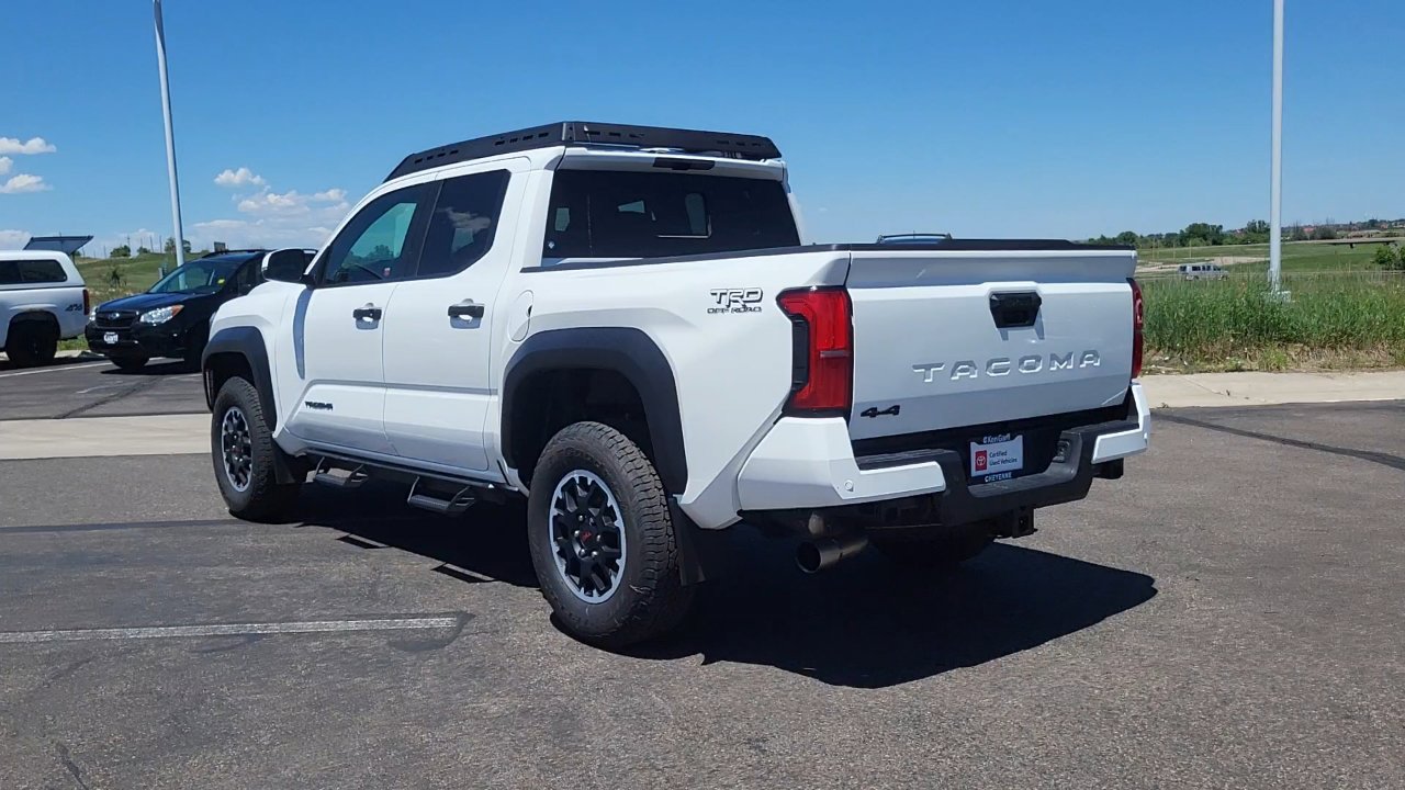 2024 Toyota Tacoma TRD 4x4 photo 3