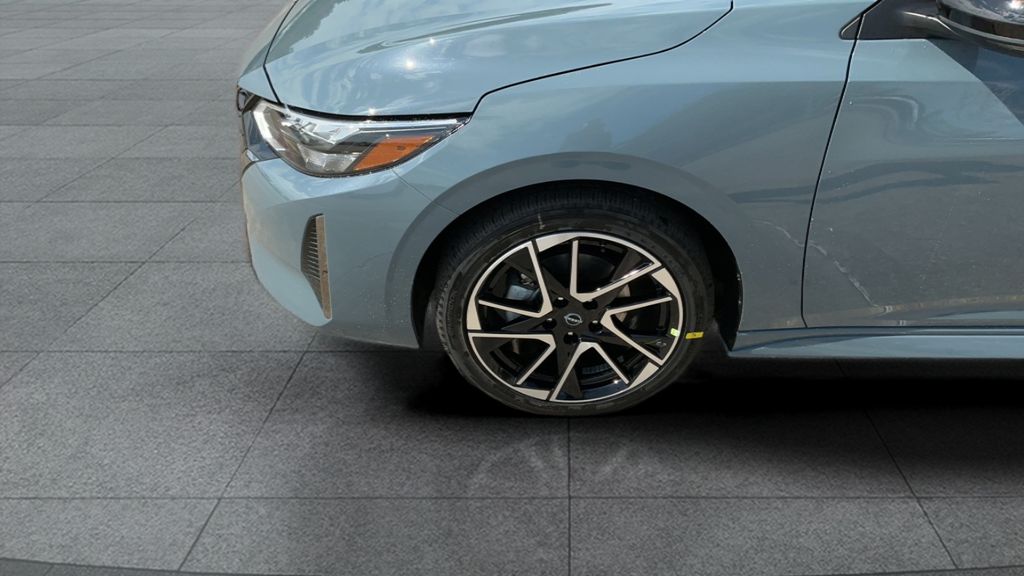 2025 Nissan Sentra SR photo 3