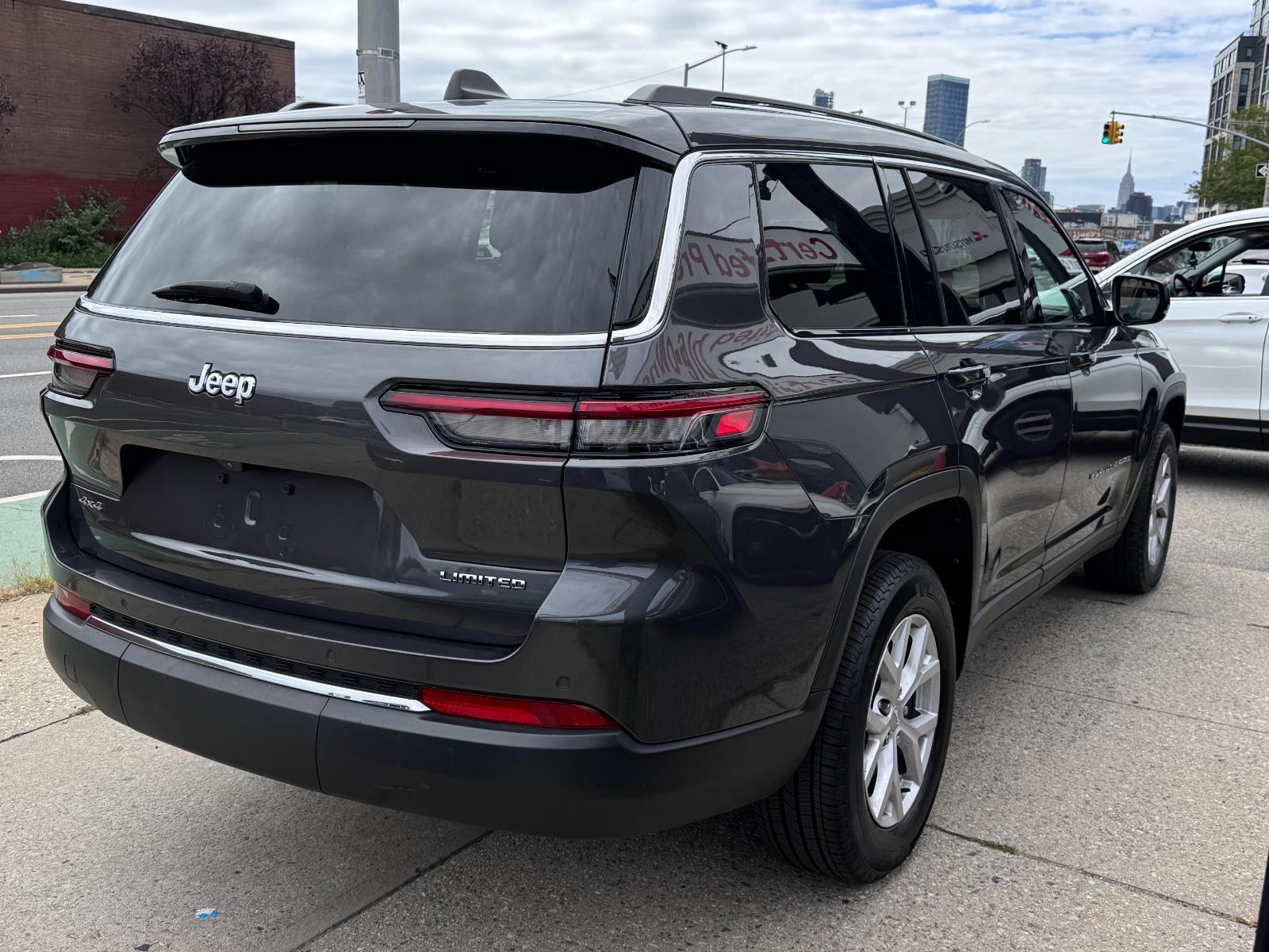 2022 Jeep Grand Cherokee Limited photo 4