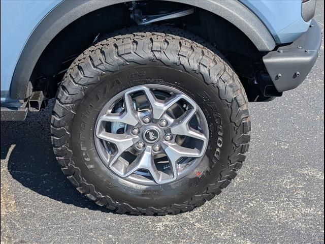 New 2025 Azure Gray Metallic Tri-Coat Ford Badlands image 16