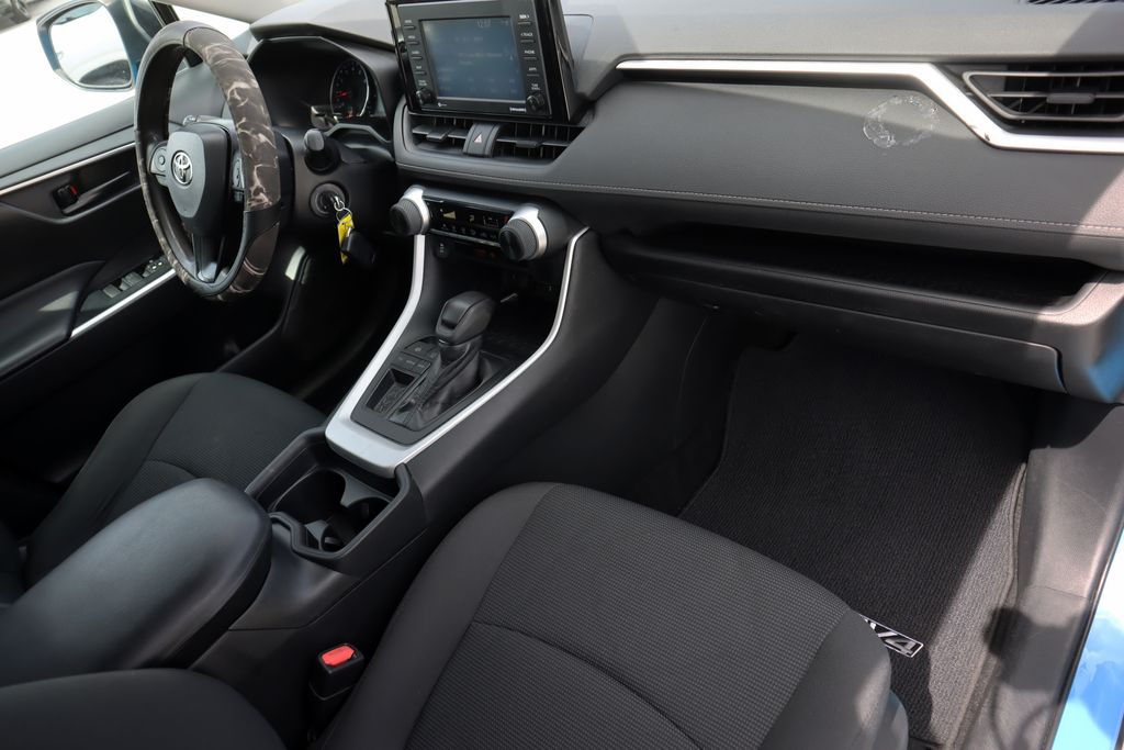 2020 Toyota RAV4 LE photo 24