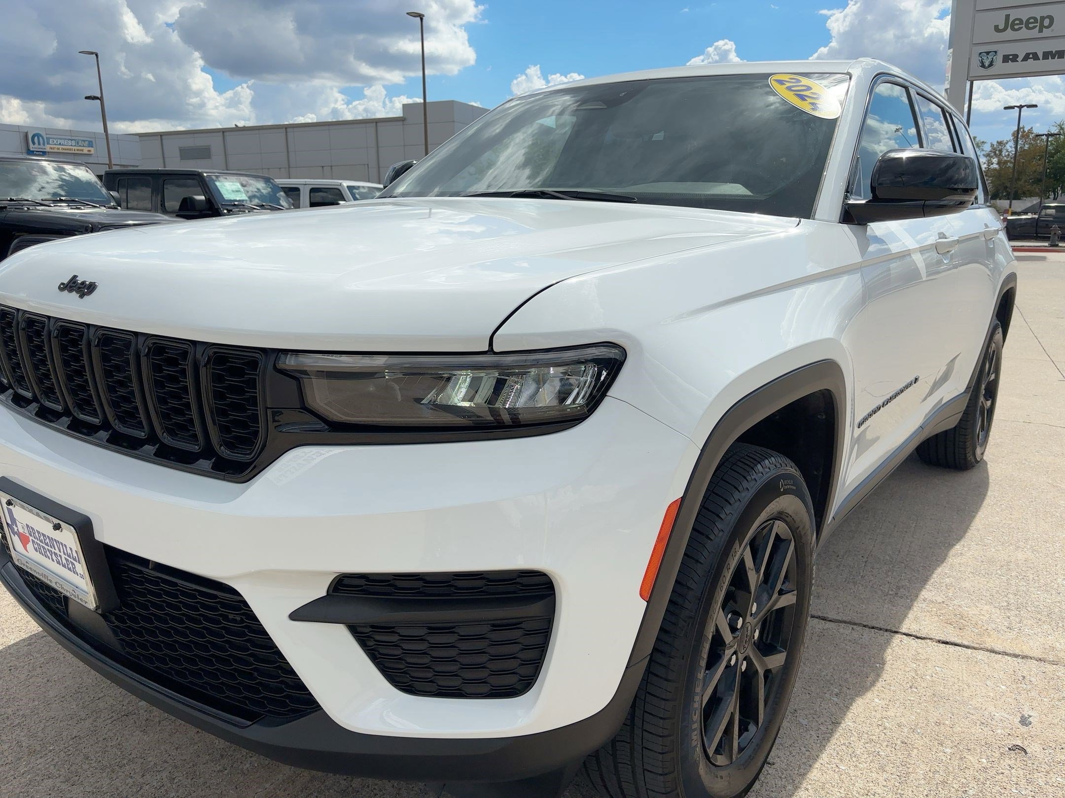 2024 Jeep Grand Cherokee Altitude photo 16