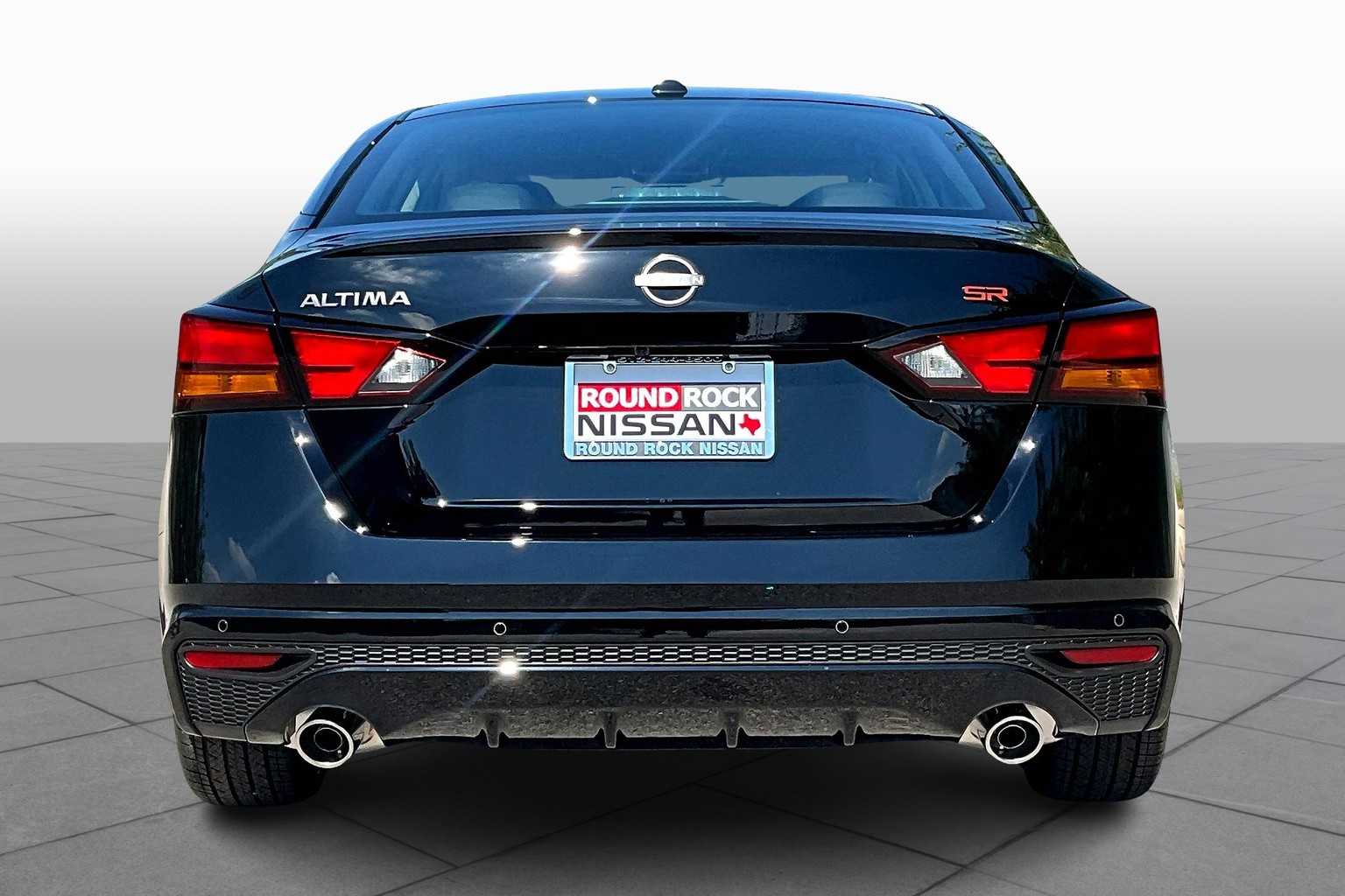 2025 Nissan Altima SR photo 4