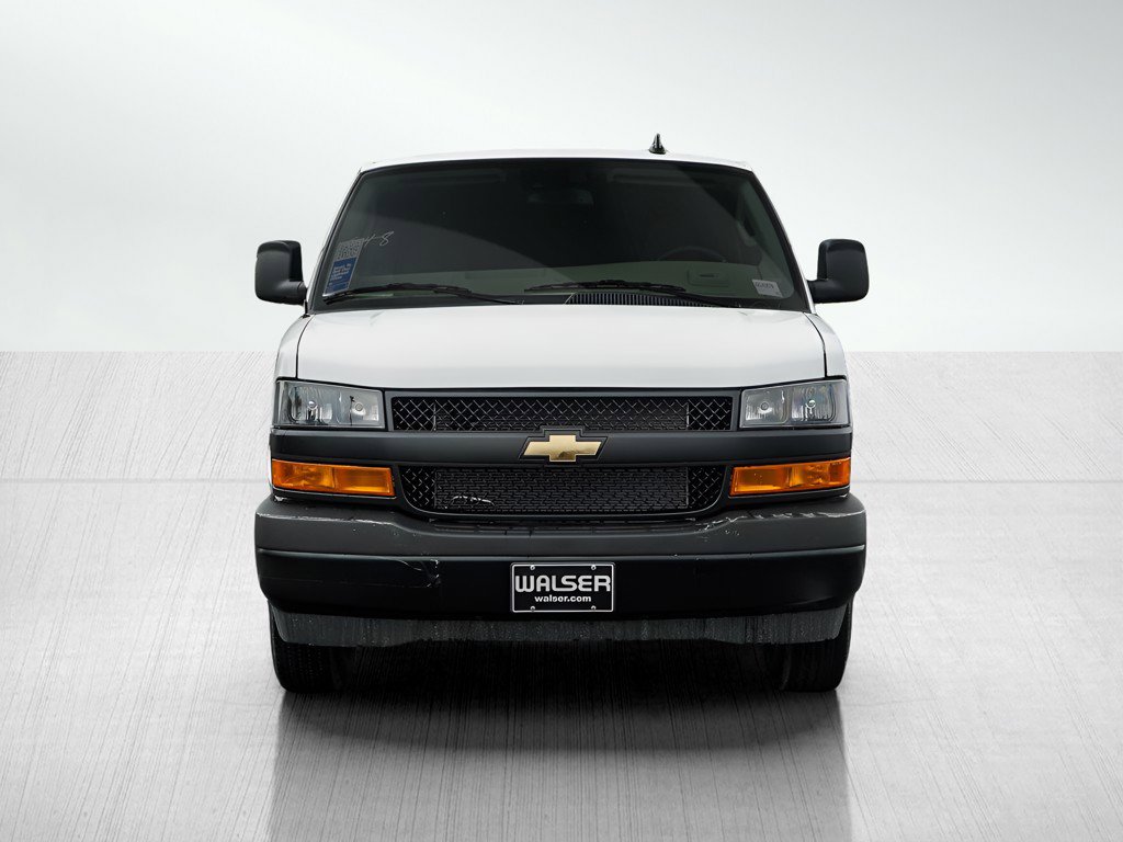2025 Chevrolet Express Cargo 3500 photo 2