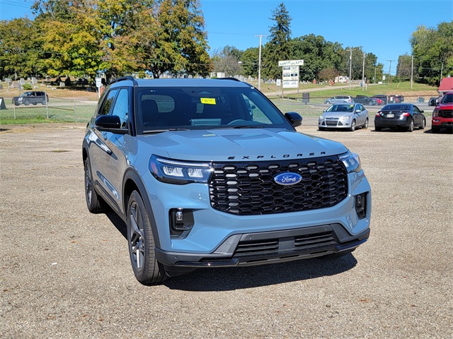 2025 Ford Explorer ST-Line photo 2