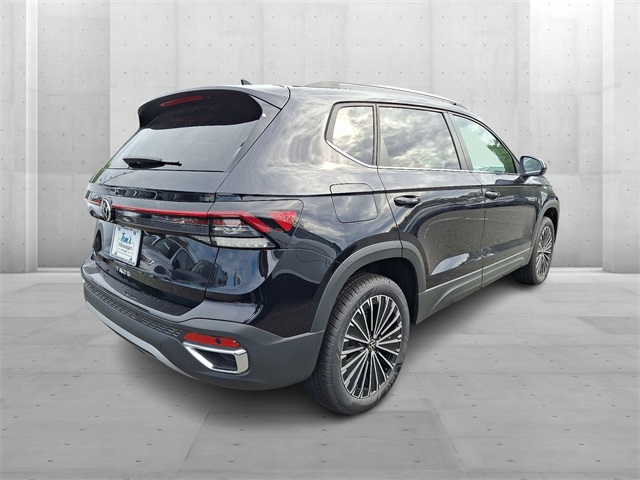 2025 Volkswagen Taos SE photo 2