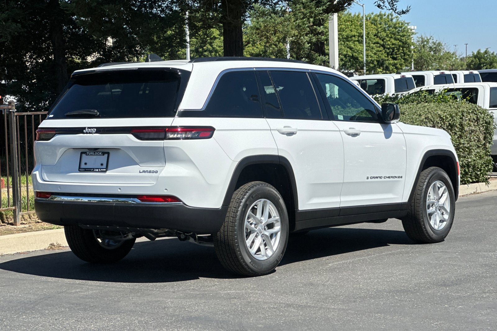 2025 Jeep Grand Cherokee Laredo X photo 4