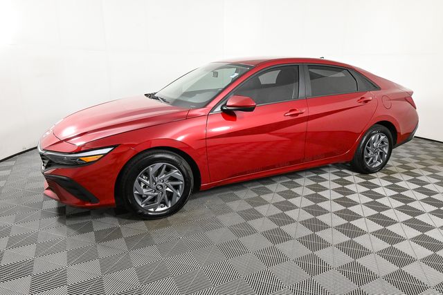 2025 Hyundai Elantra Hybrid Blue photo 2