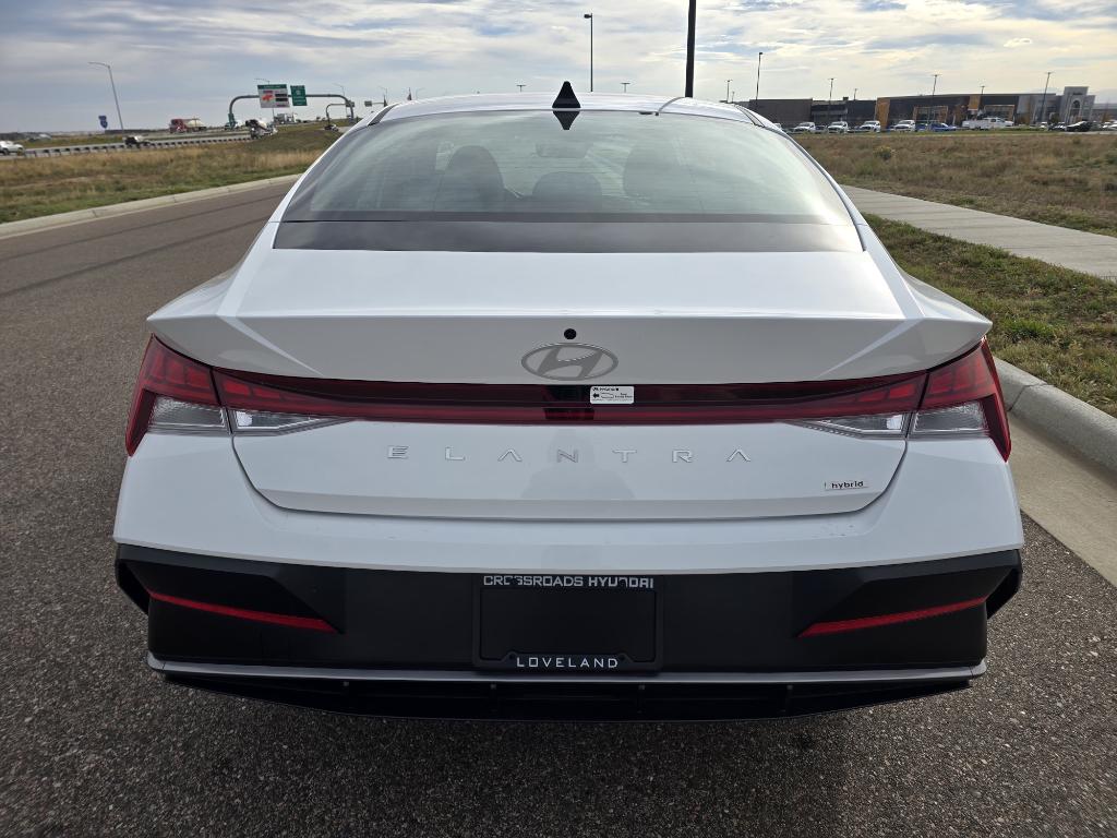 2025 Hyundai Elantra Hybrid Limited photo 4