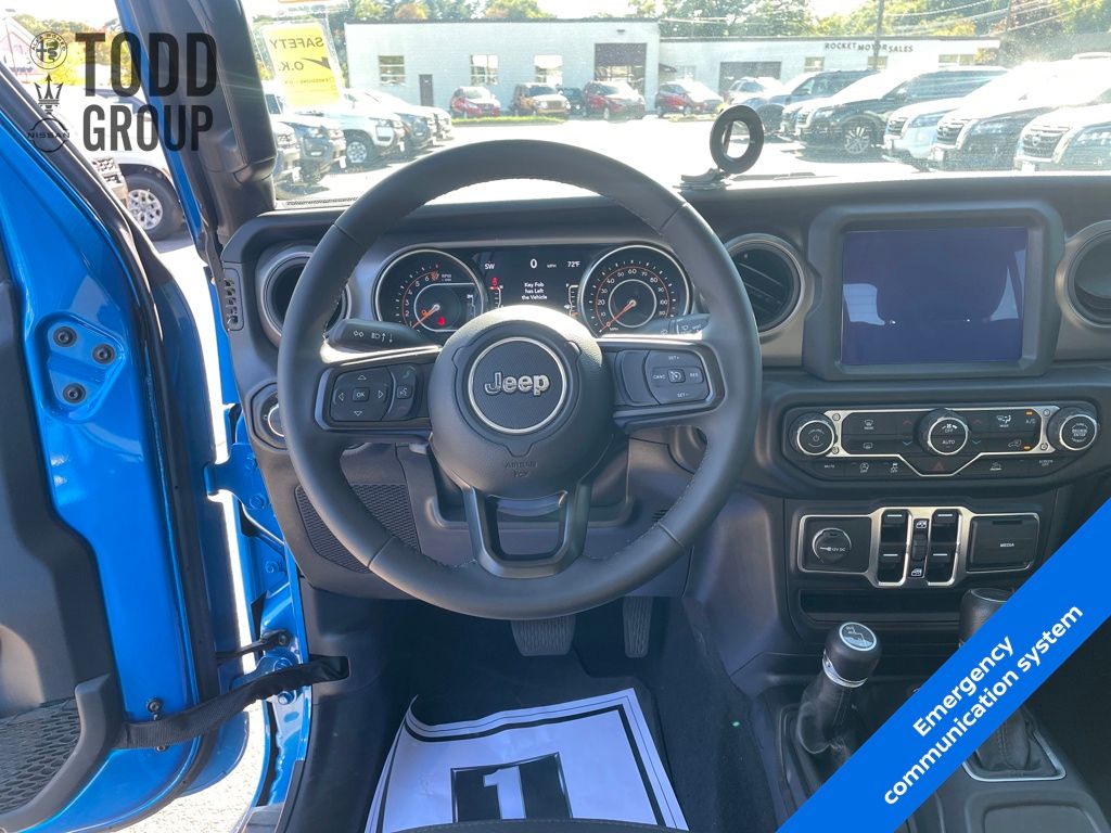 2023 Jeep Gladiator Willys photo 13