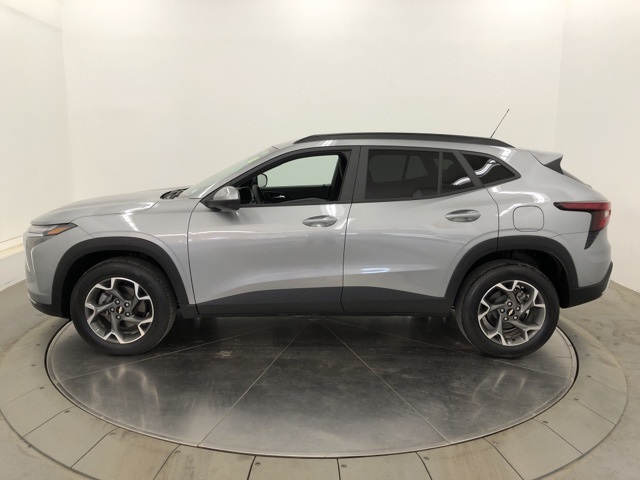 2024 Chevrolet Trax LT photo 4