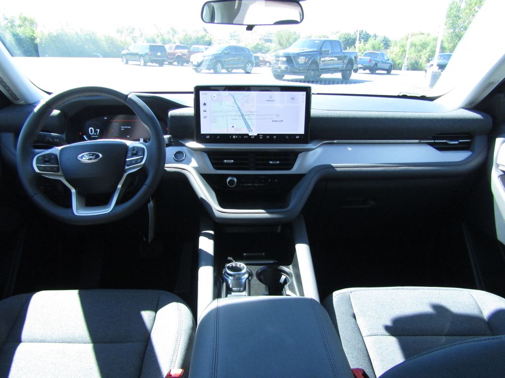 2025 Ford Explorer photo 6