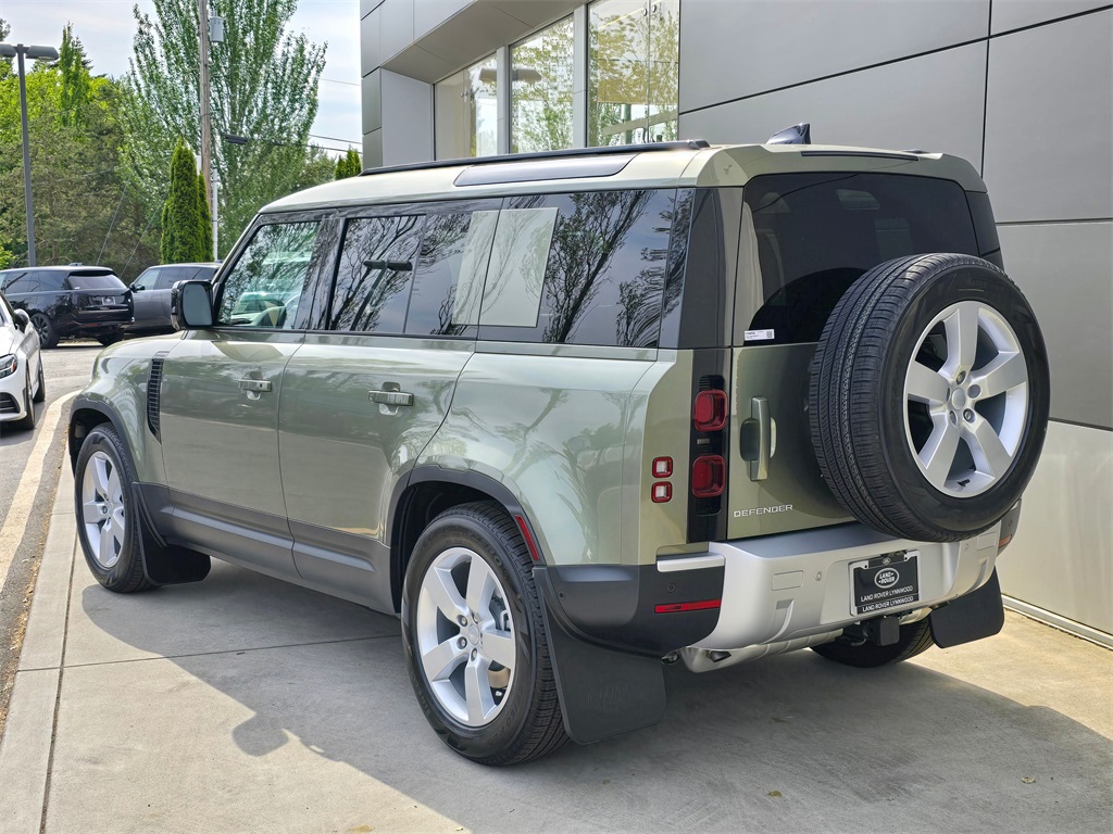 2025 Land Rover Defender 110 S photo 4