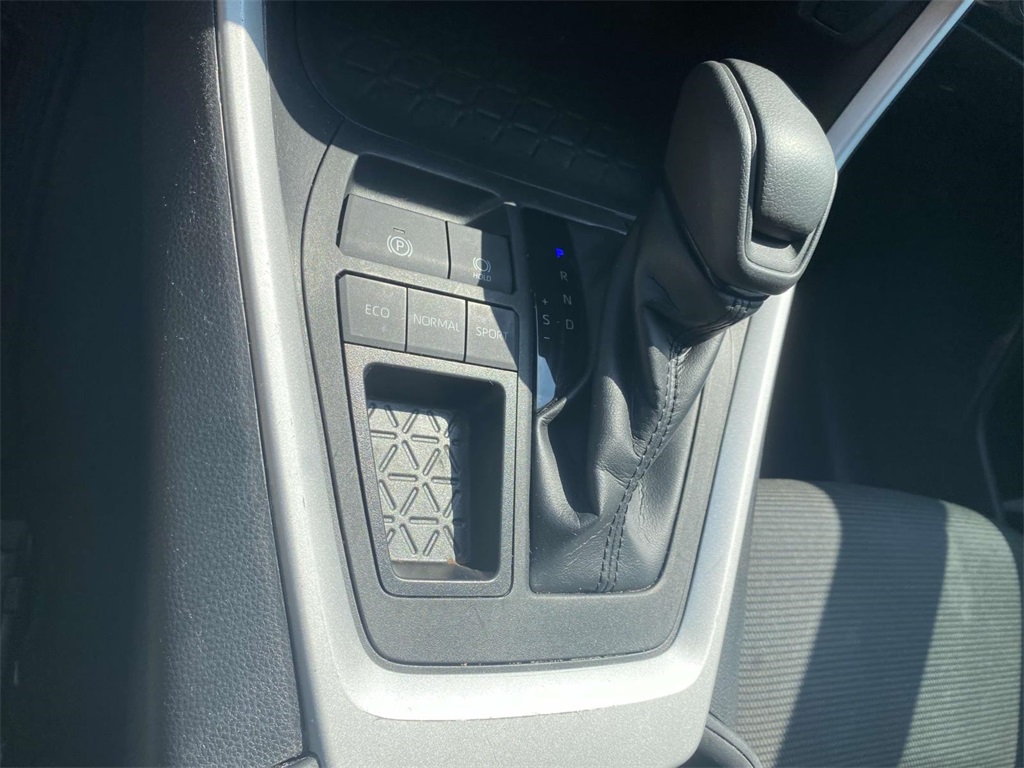 2023 Toyota RAV4 LE photo 19