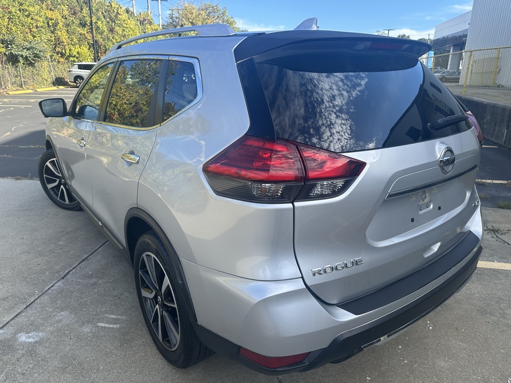 2017 Nissan Rogue SL photo 3