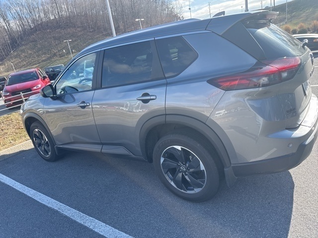 2025 Nissan Rogue SV's photo