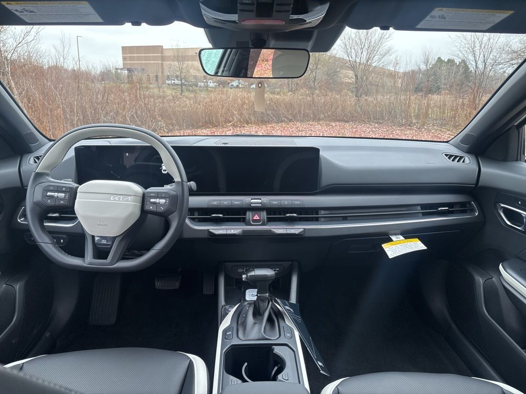 2025 Kia K4 GT-Line photo 2