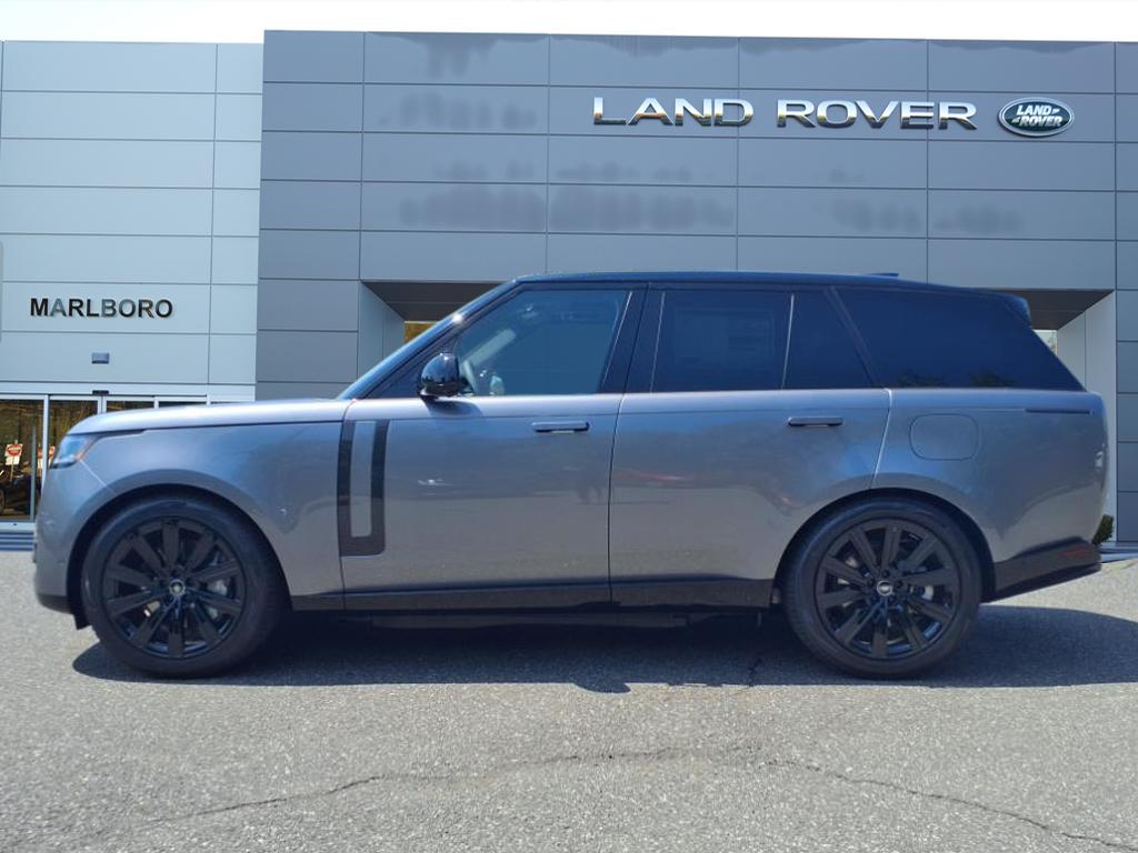 2025 Land Rover Range Rover SE photo 6