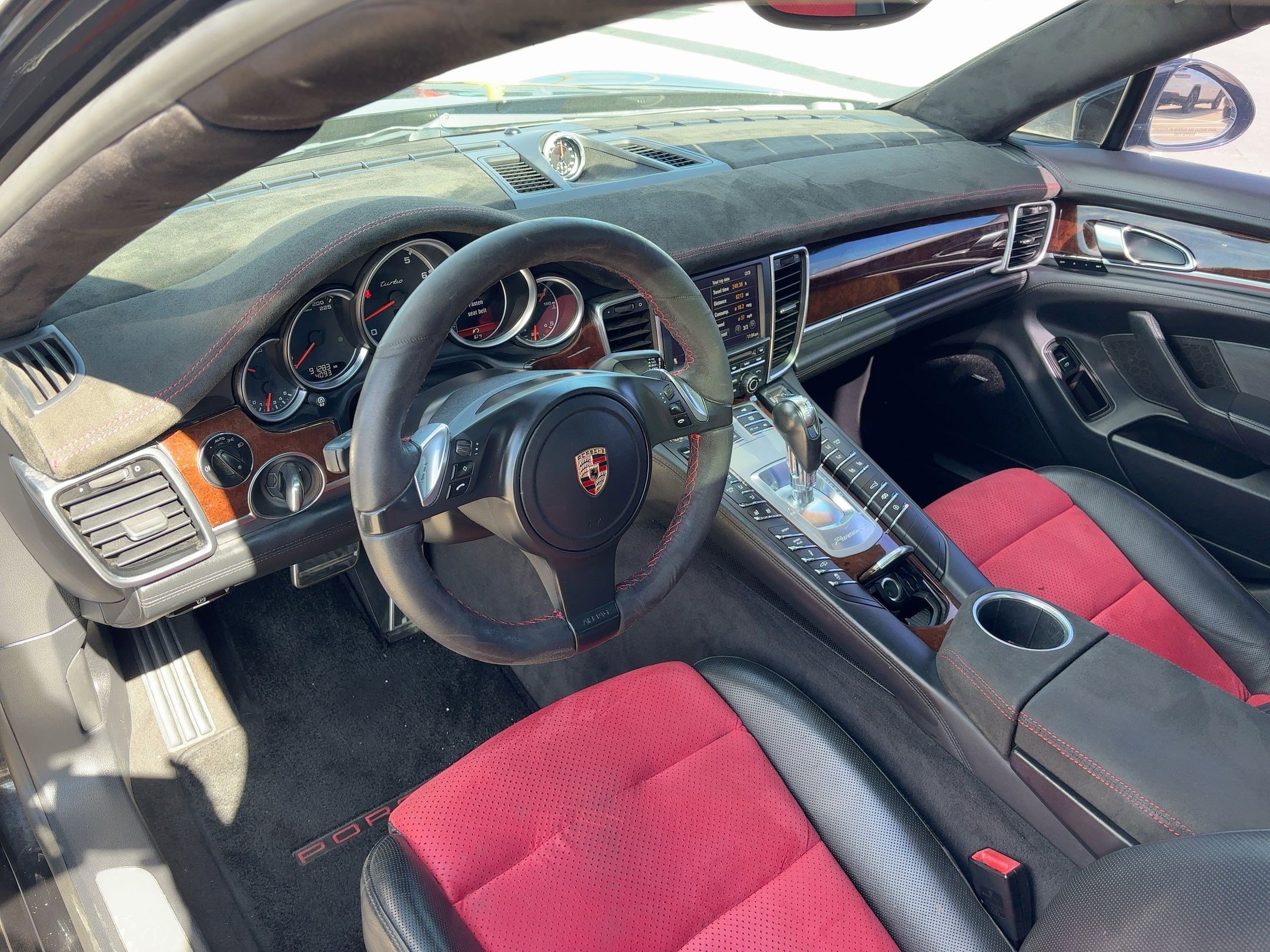 2010 Porsche Panamera Turbo photo 2