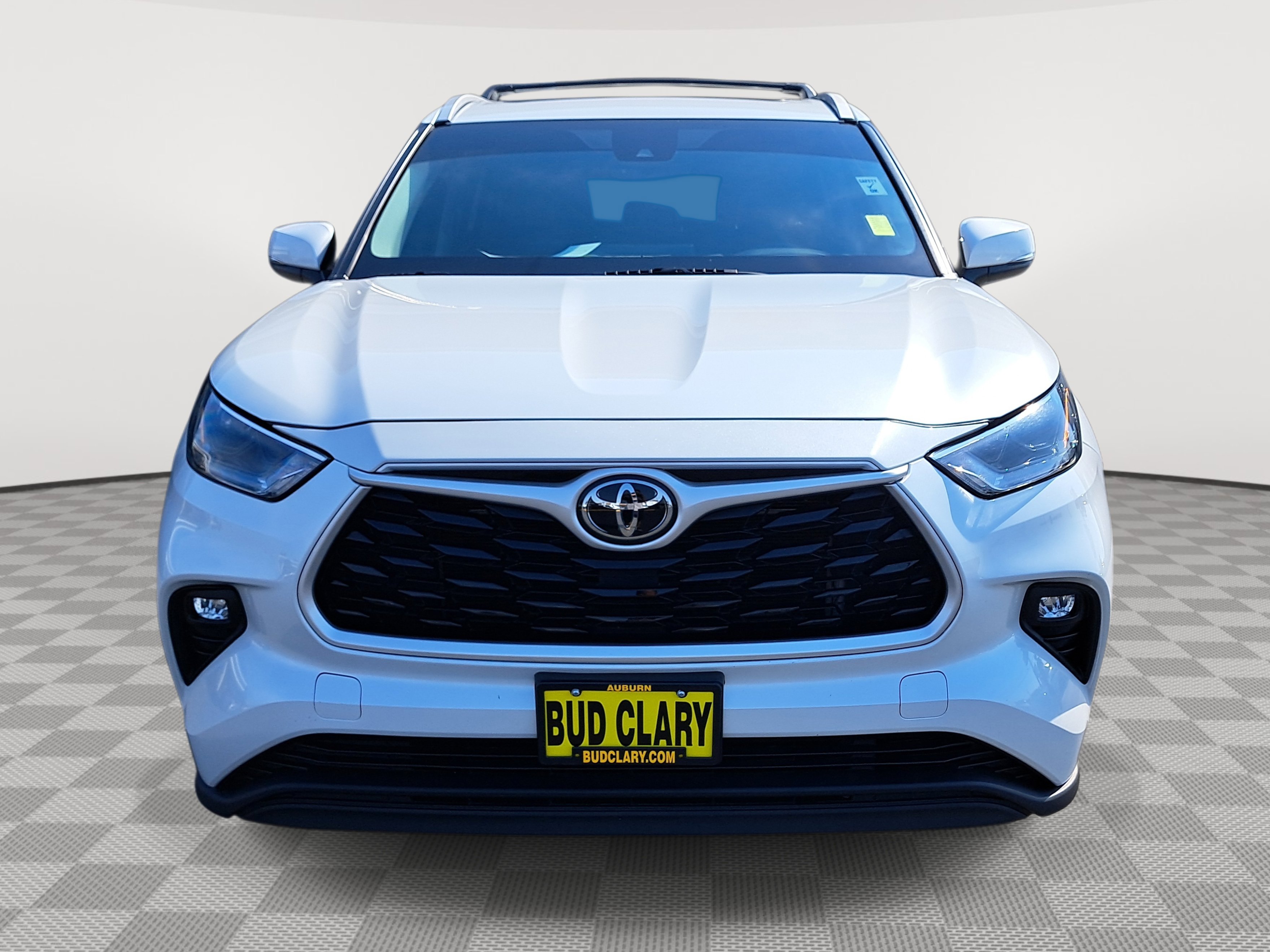 2022 Toyota Highlander XLE photo 2