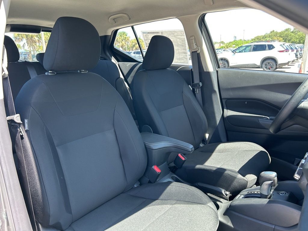 2025 Nissan Kicks Play S photo 30