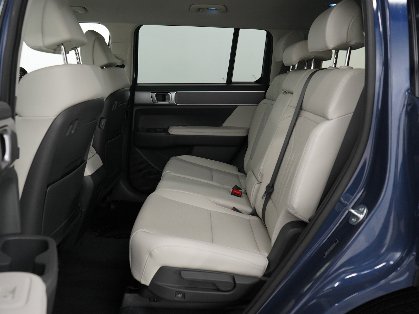 2025 Hyundai Santa Fe SEL photo 13